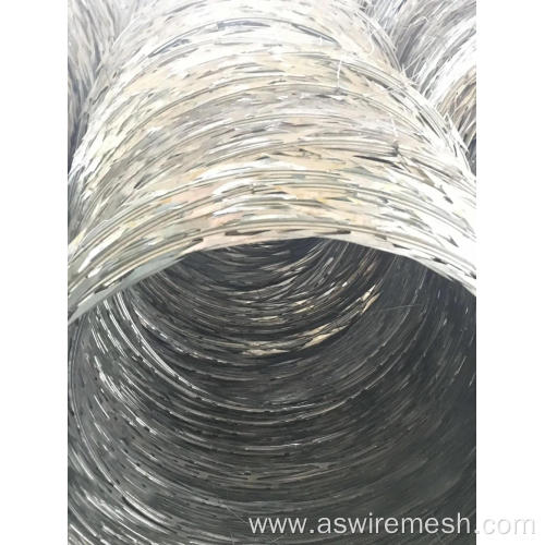 Galvanized razor barbed wire fence